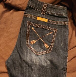 Cowgirl Tuff Peacemaker Jeans 31 X 33